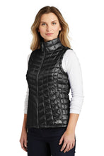Load image into Gallery viewer, THE NORTH FACE® THERMOBALL™ TREKKER LADIES' VEST. NF0A3LHL
